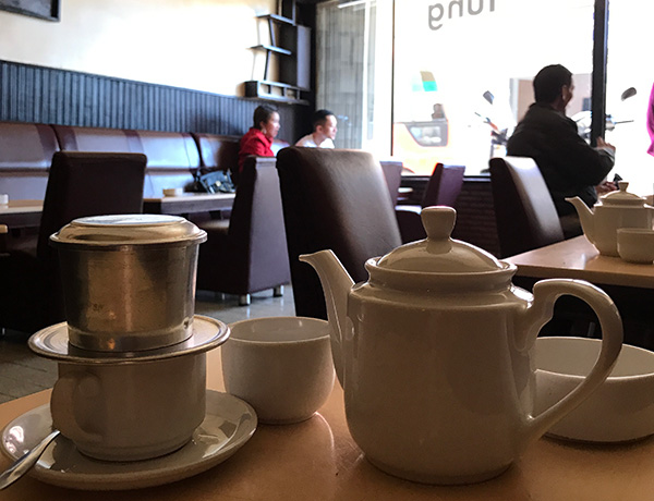 Thưởng thức Ly cà phê ở thành phố ngàn hoa