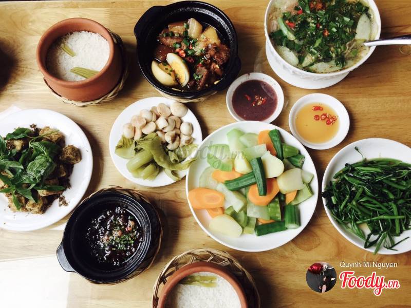 Cơm niêu Hương Việt