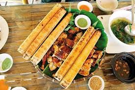 Gà nướng và cơm lam trên đỉnh đồi trăng