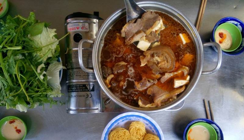 Lẩu bò Ba Toa Quán Gỗ