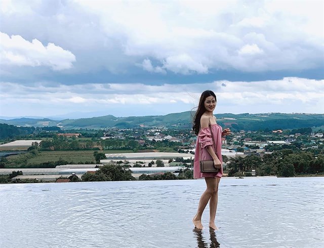 hồ trên mây