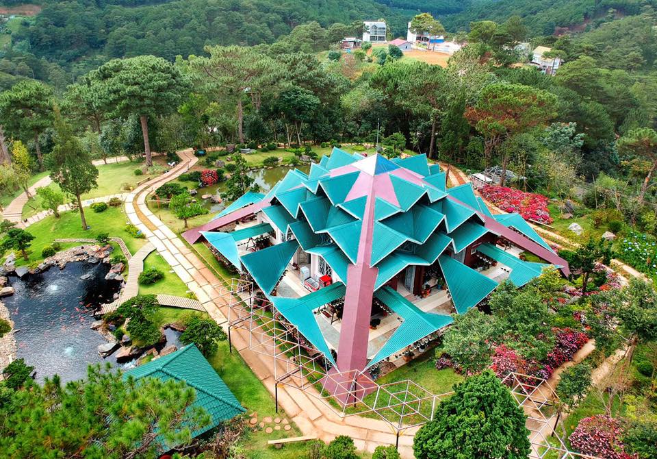 khung cảnh khu du lịch Lá phong Đà Lạt