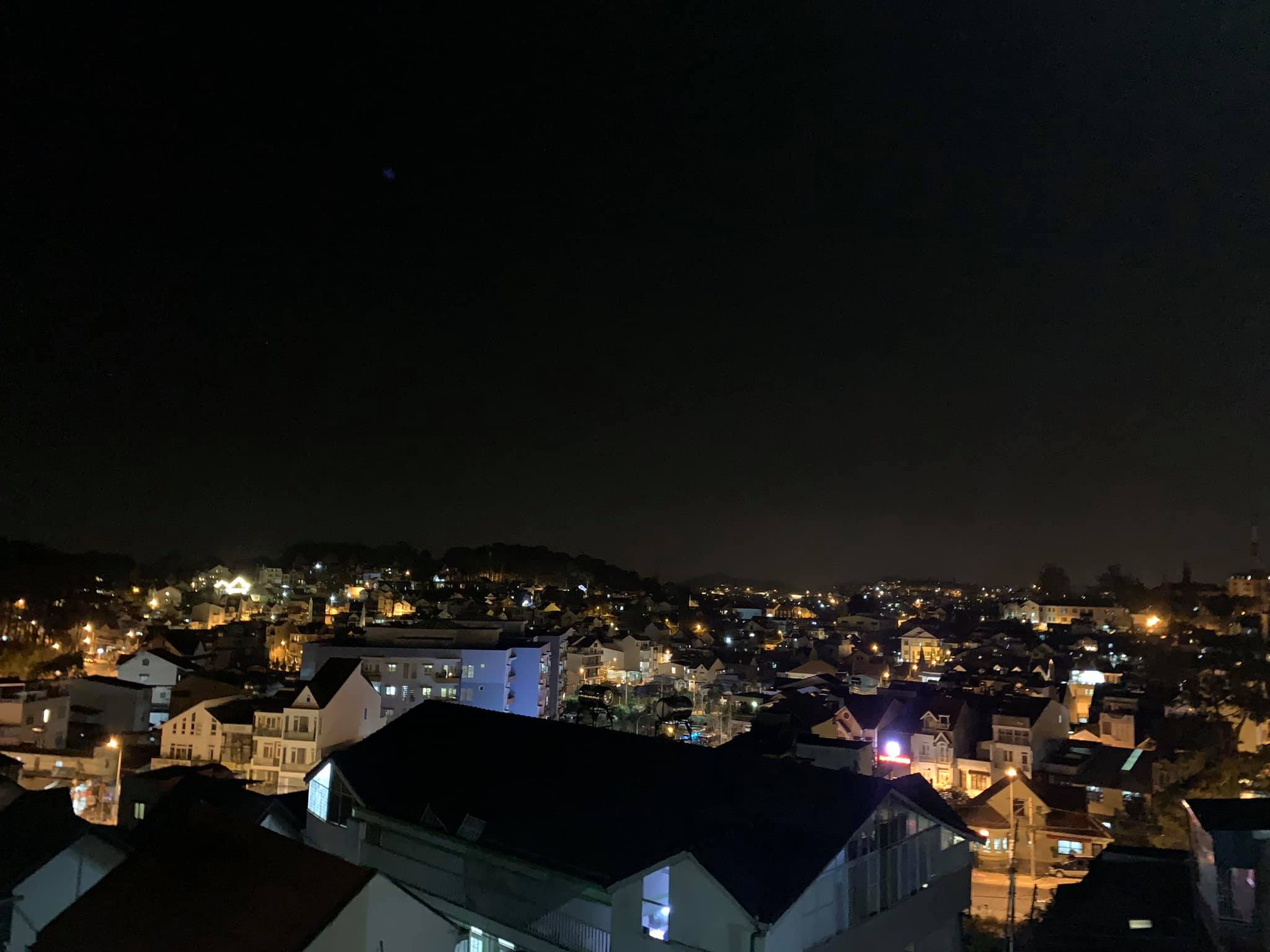 Khung cảnh về đêm tại hotel Mylan Đà Lạt