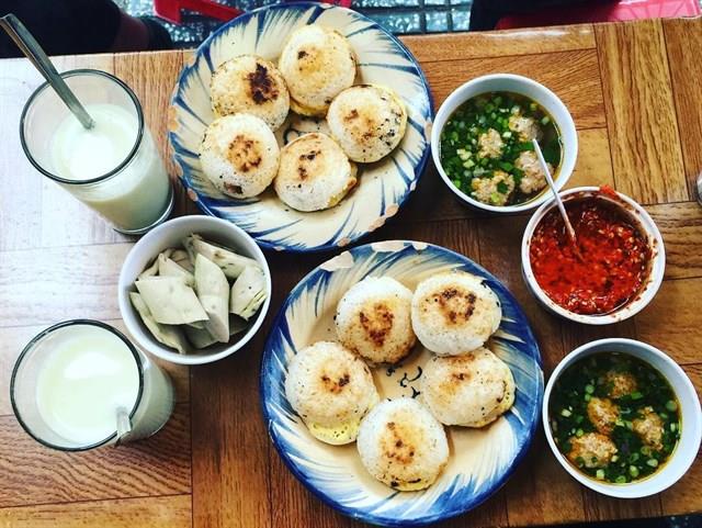 tiệm bánh căn ngon ở Đà Lạt