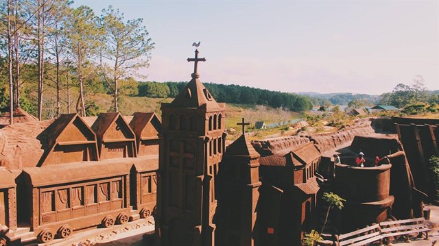 Tour Đường Hầm Đất Sét