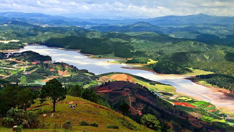 nhìn Langbiang từ trên cao